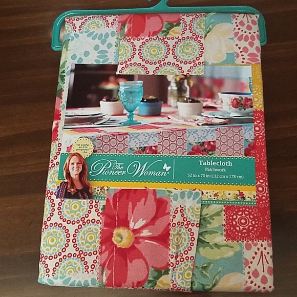 Pioneer Woman Tablecloth 52" x 70" Patchwork - Picture 1 of 3